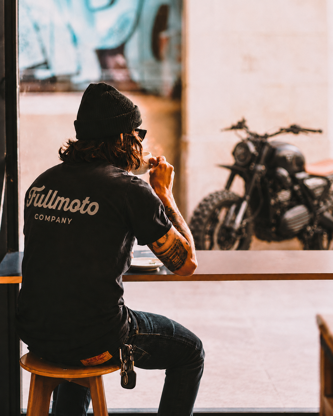 ESSENTIAL TEE BLACK