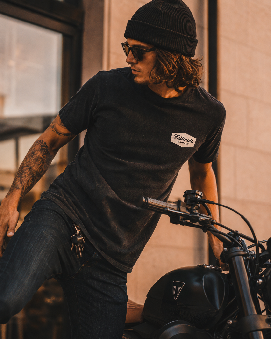 ESSENTIAL TEE BLACK